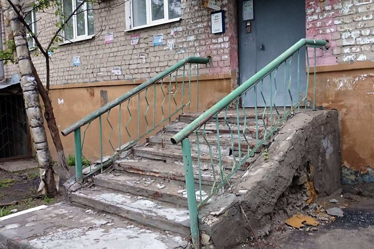 Жительница Таштагола упала с крыльца и добилась компенсации через суд
