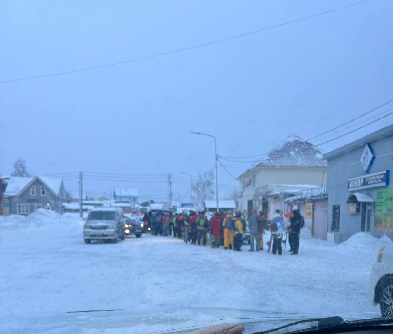 В Шерегеше появились предложения отстоять очередь на такси за 500 рублей